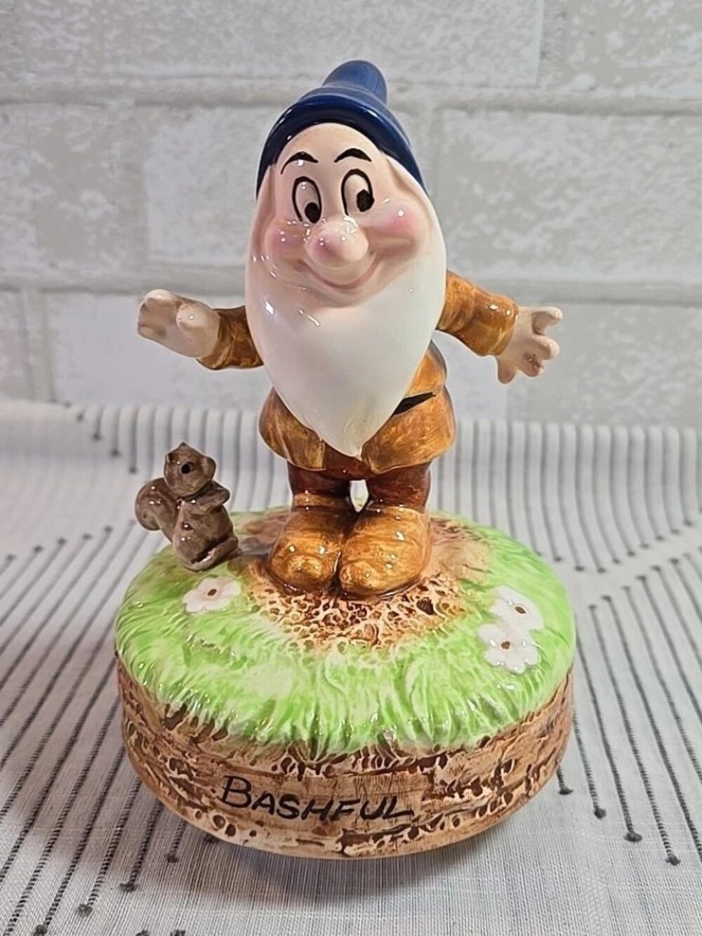 Vintage Bashful Schmid Disney Seven Dwarfs Ceramic Rotating Music Box Japan